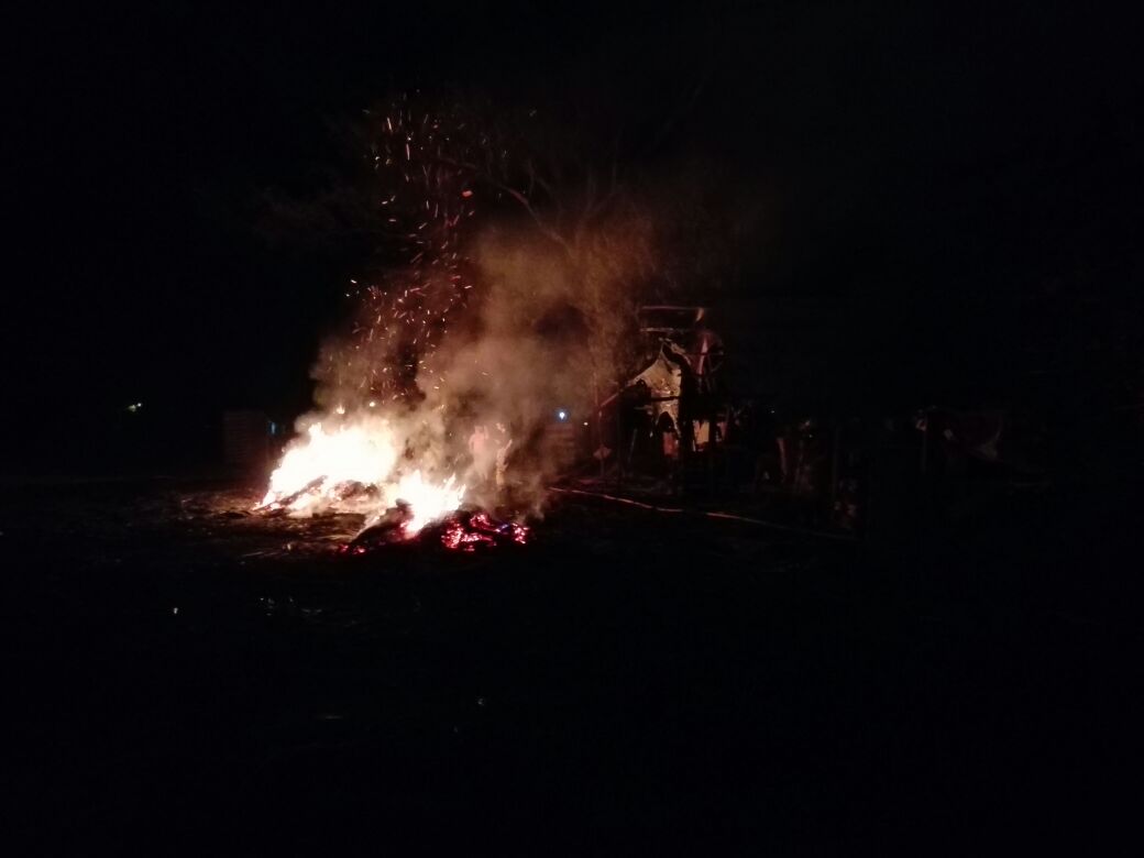 INCENDIO - SE QUEMARON MIL MAZOS DE PAJA
