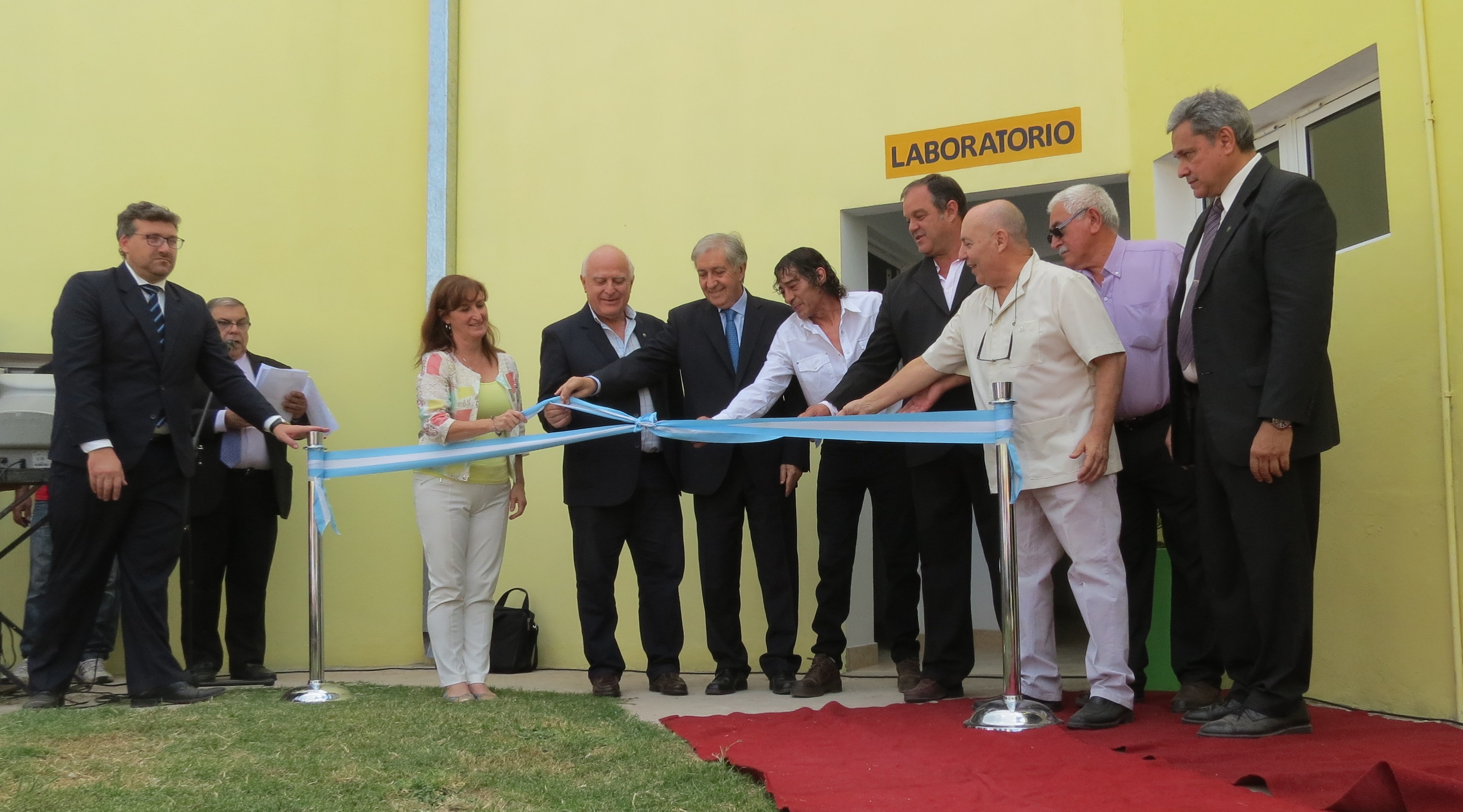 Lifschitz inaugura laboratorio en Villa Minetti