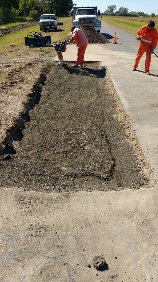 OBRAS DE BACHEO EN LOS DEPARTAMENTO GARAY Y SAN JAVIER