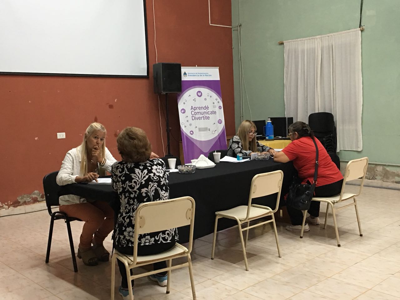 Defensoría del Pueblo recepcionó en Tostado unos 100 reclamos por el tarifazo eléctrico (3)