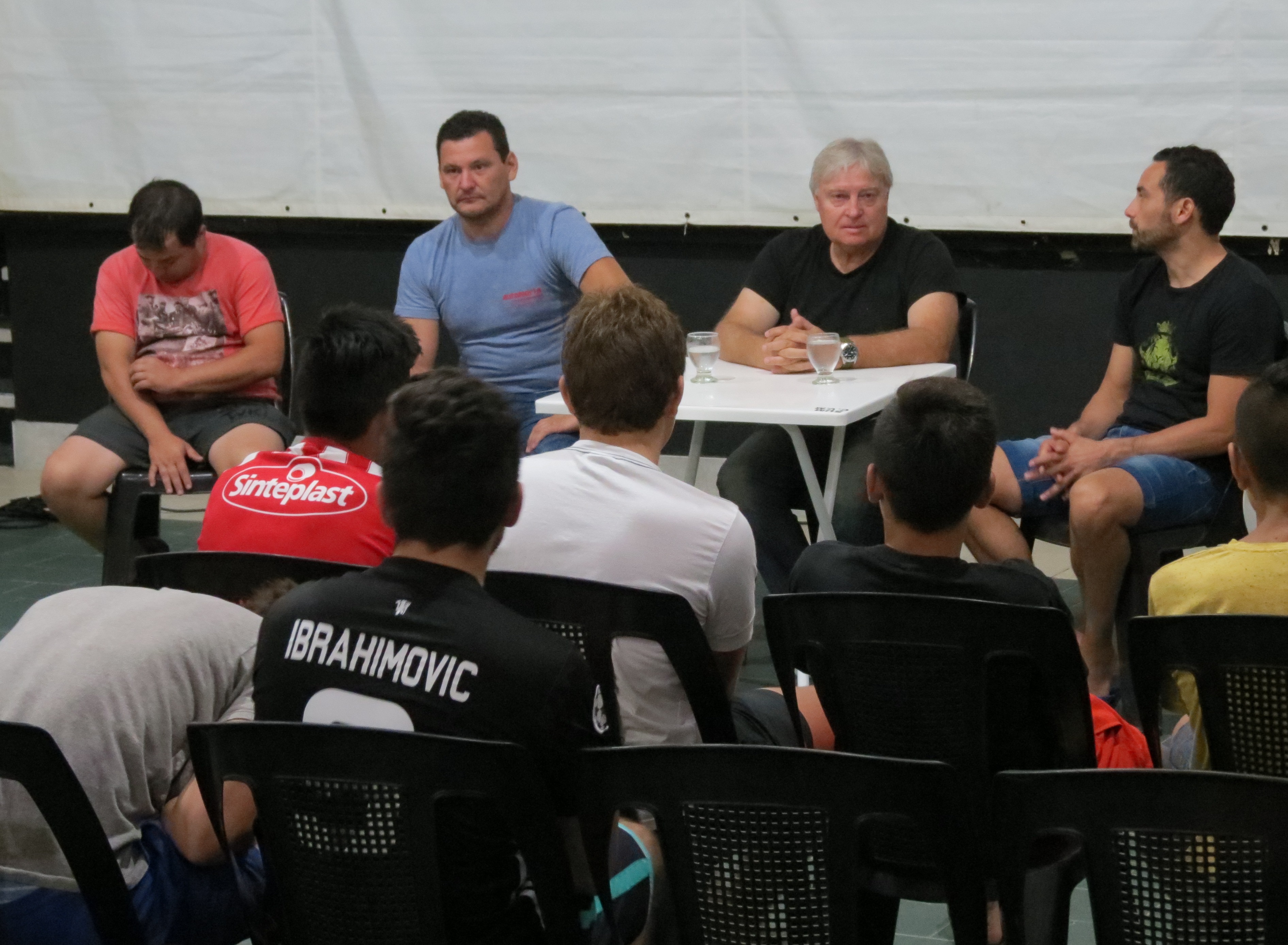 Jorge Bianco, del club San Jorge, realizó prueba de jugadores y charla de fútbol en Sportivo 1
