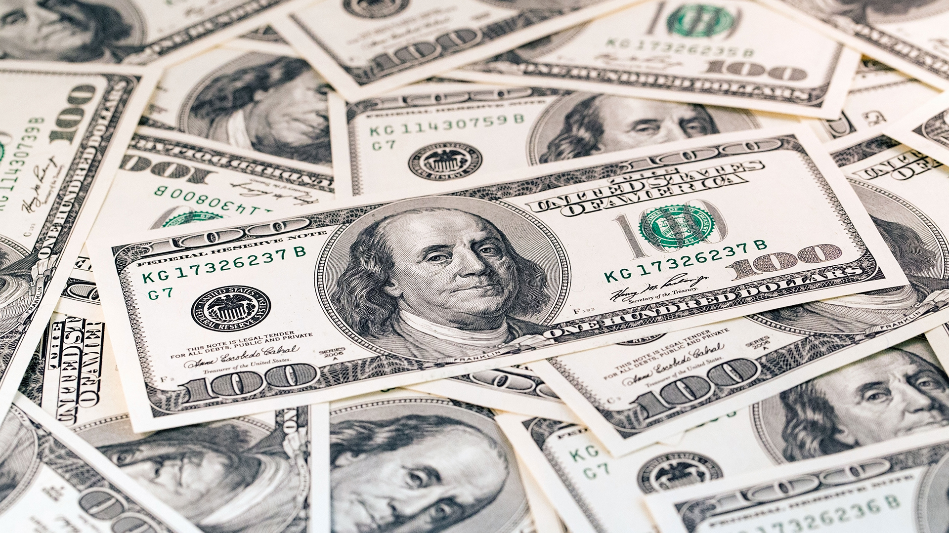 El BCRA intervino con USD 422 millones, pero no frenó al dólar
