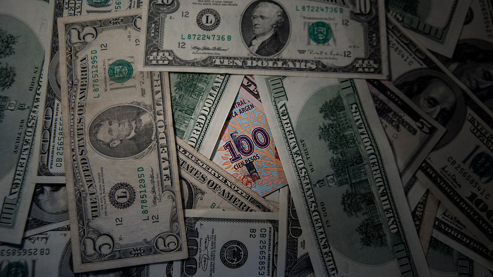 El dólar abrió con un alza de 20 centavos y volvió a superar los $ 28