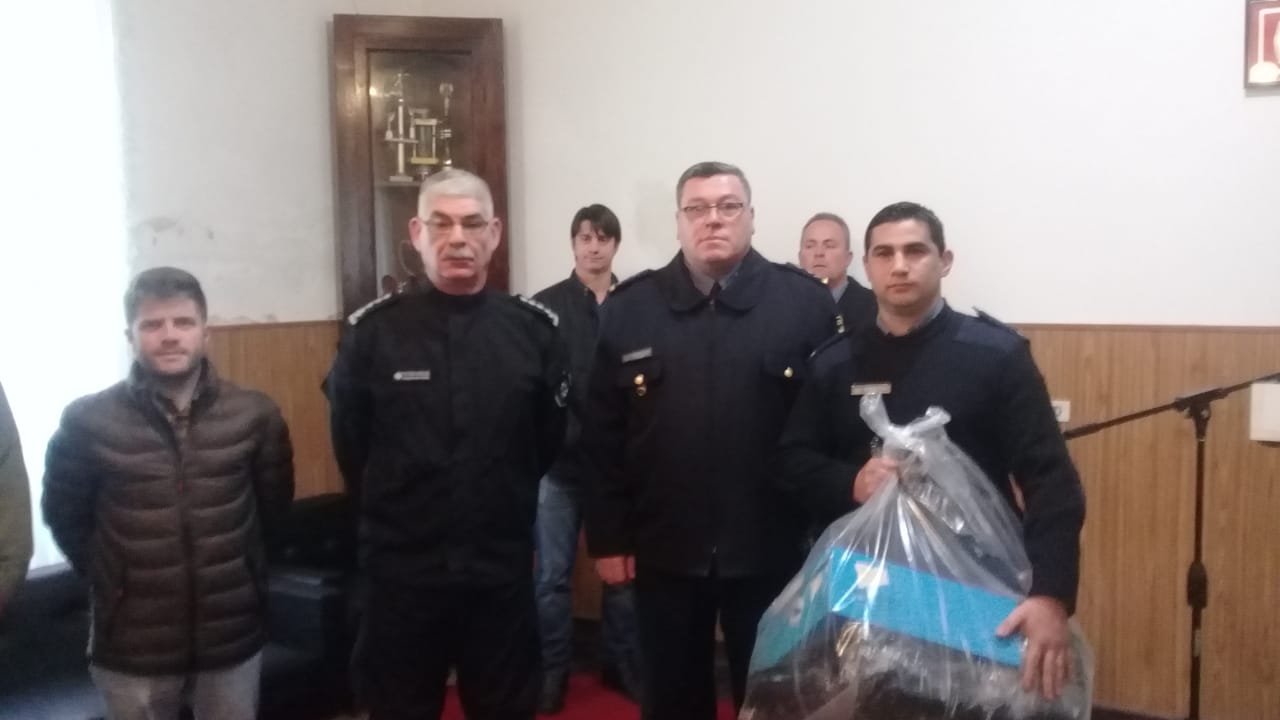 NUEVOS UNIFORMES PARA LA POLICIA DE LA UNIDAD REGIONAL VII