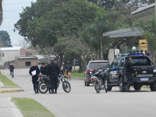 TRES LESIONADAS AL CHOCAR DOS MOTOS