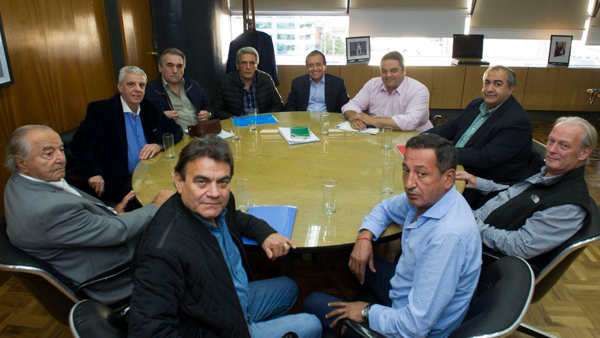 El Gobierno pide reabrir paritarias cerradas: quiere que acuerdos del 15% suban al 20% paritarias