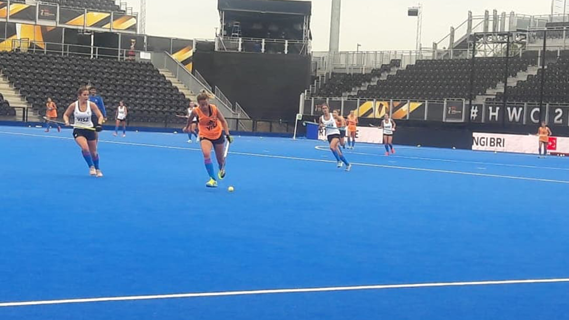 Las Leonas derrotan a España en el debut en el Mundial de Londres