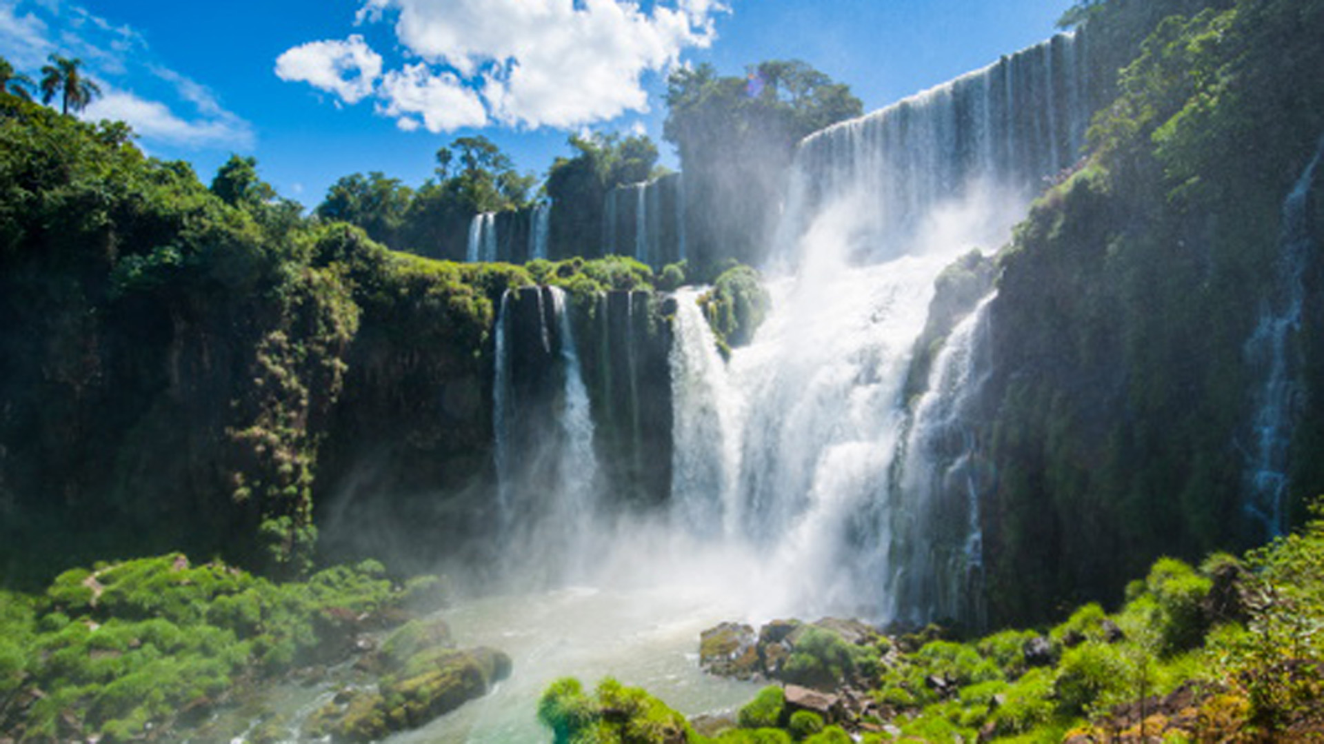Vuelos, paseos y alojamiento incluido: tres paquetes para disfrutar de una escapada a las Cataratas