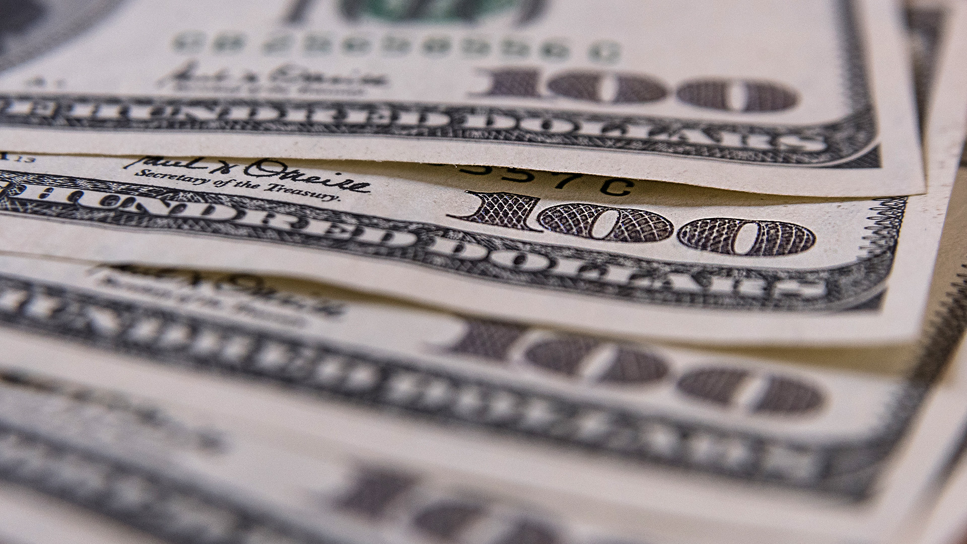 El dólar opera en alza por cuarta rueda seguida