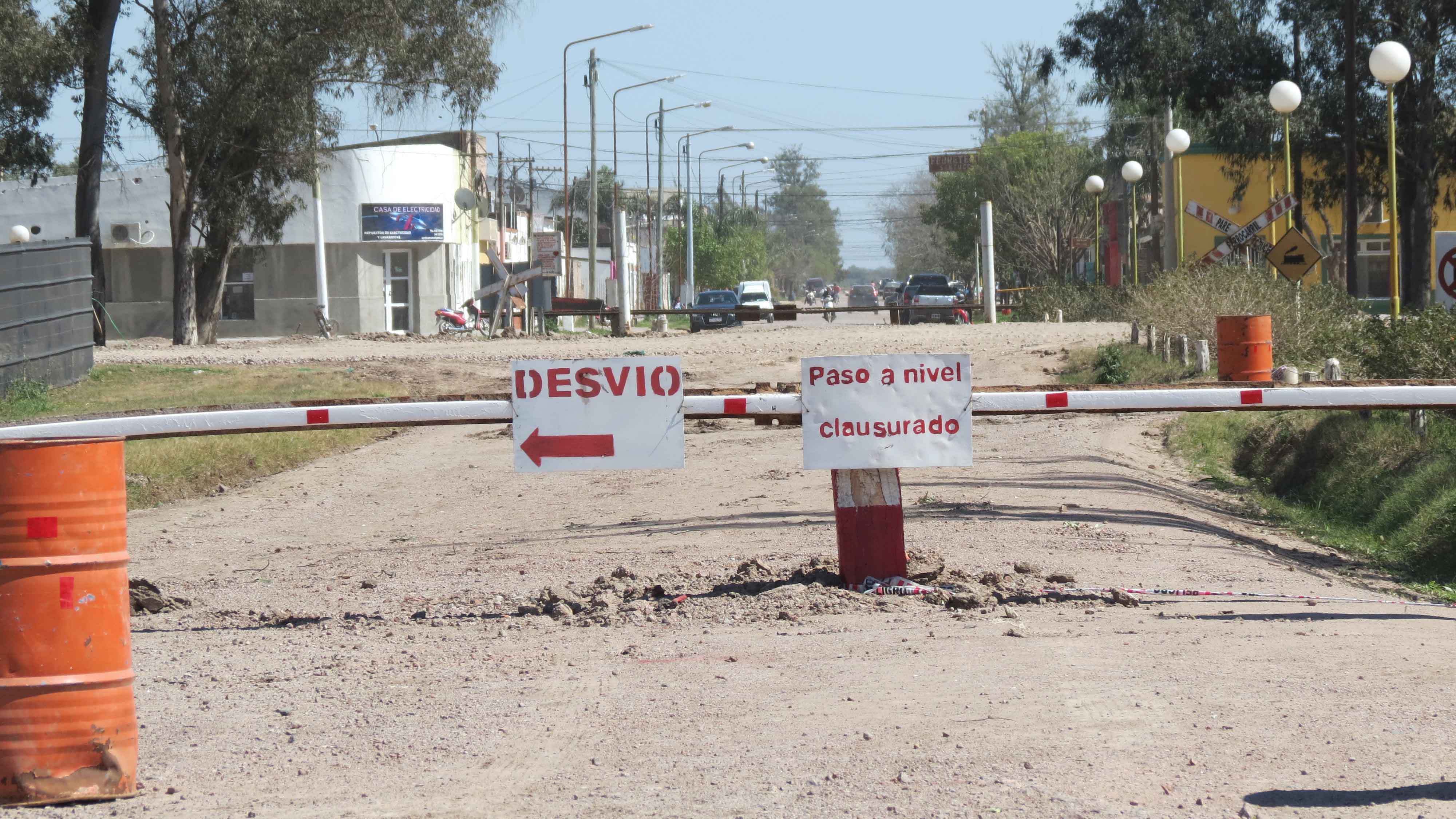 Paso-a-nivel-9-de-Julio-en-Villa-Minetti