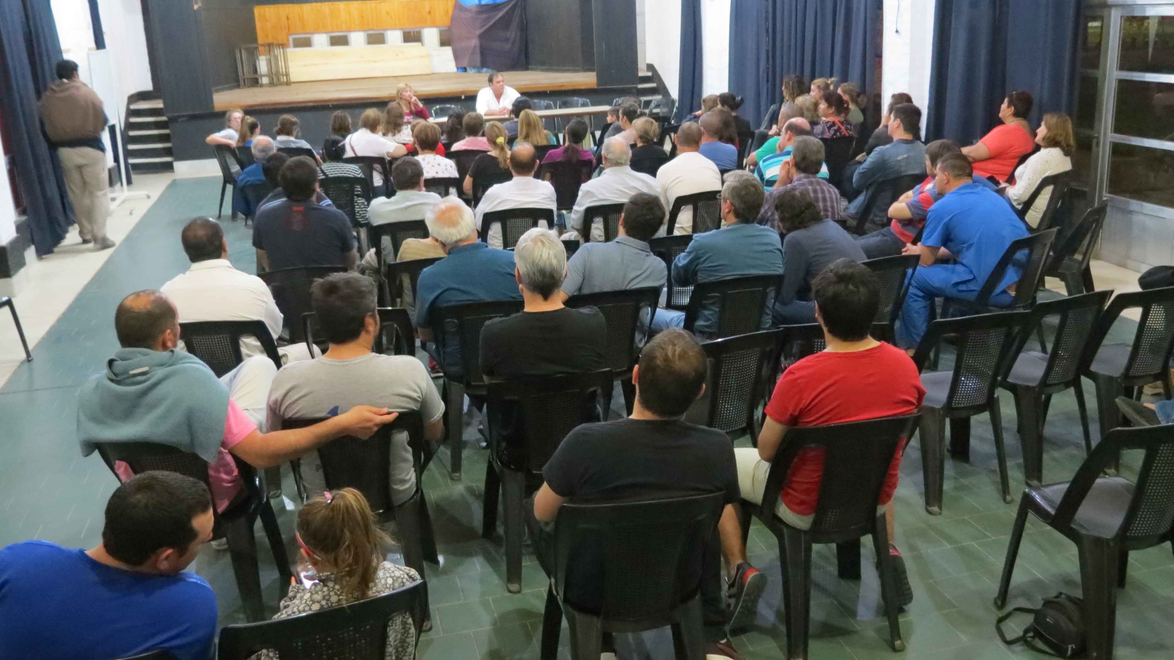 Reunion-Villa-Minetti-por-cierre-de-paso-a-nivel