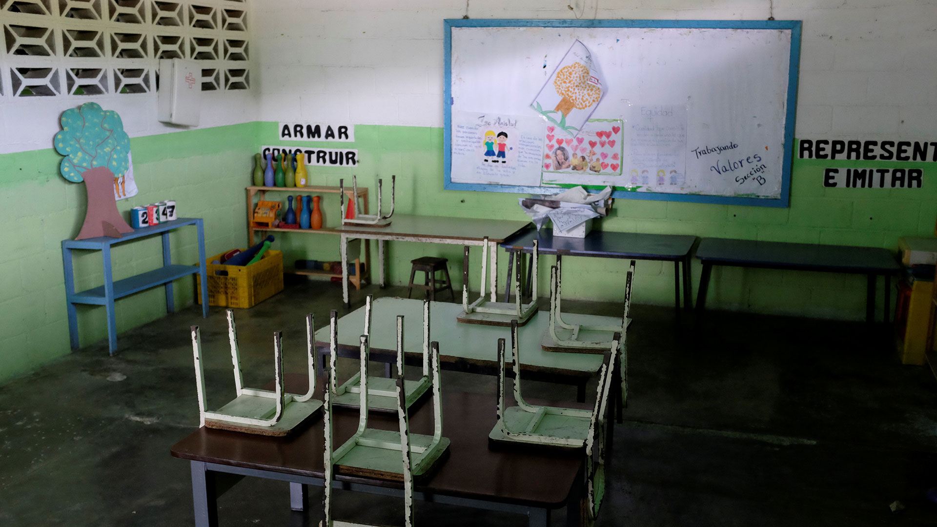 El sistema educativo también sufre la hiperinflación en Venezuela: comenzaron las clases pero las aulas están vacías