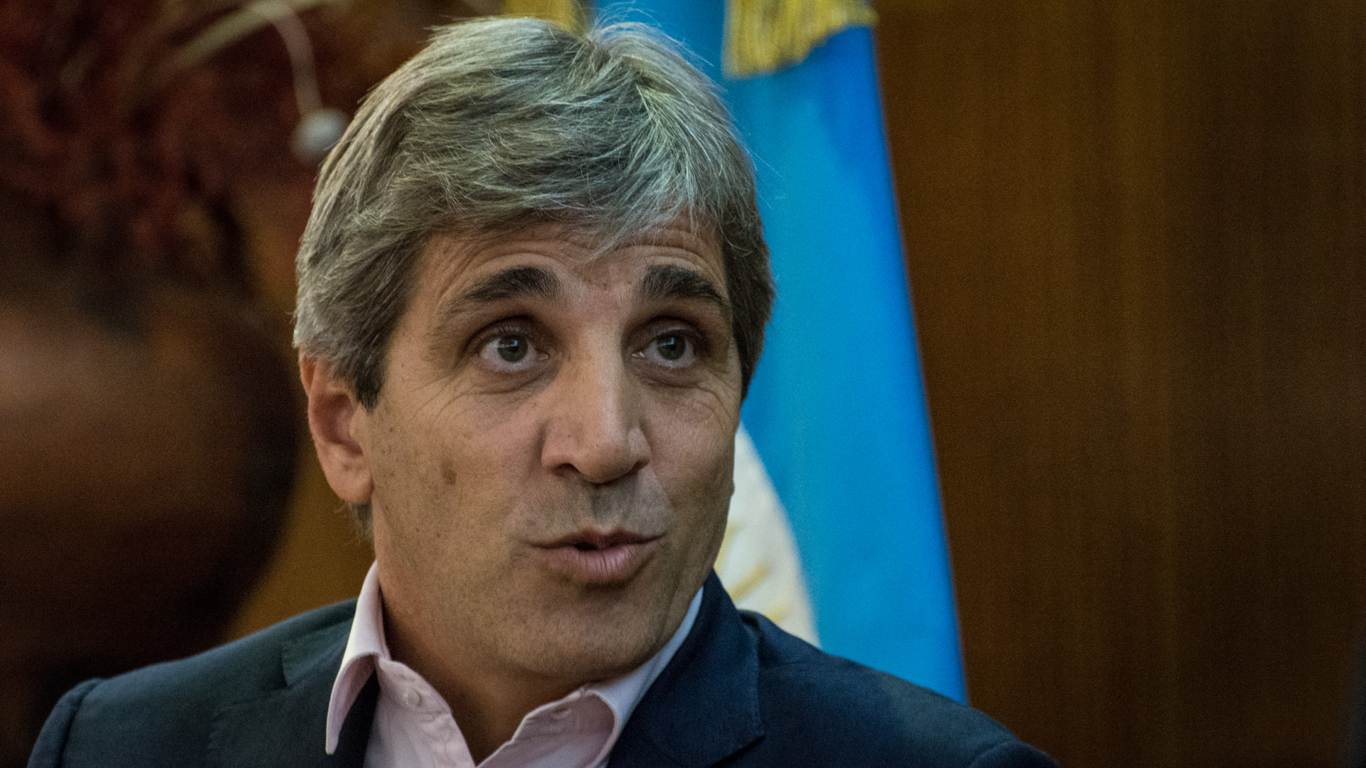 Luis Caputo logró herir a los compradores de dólar con un golpe al mercado de futuros