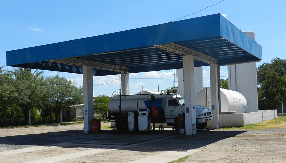 campo-estacion-de-servicio-nafta.