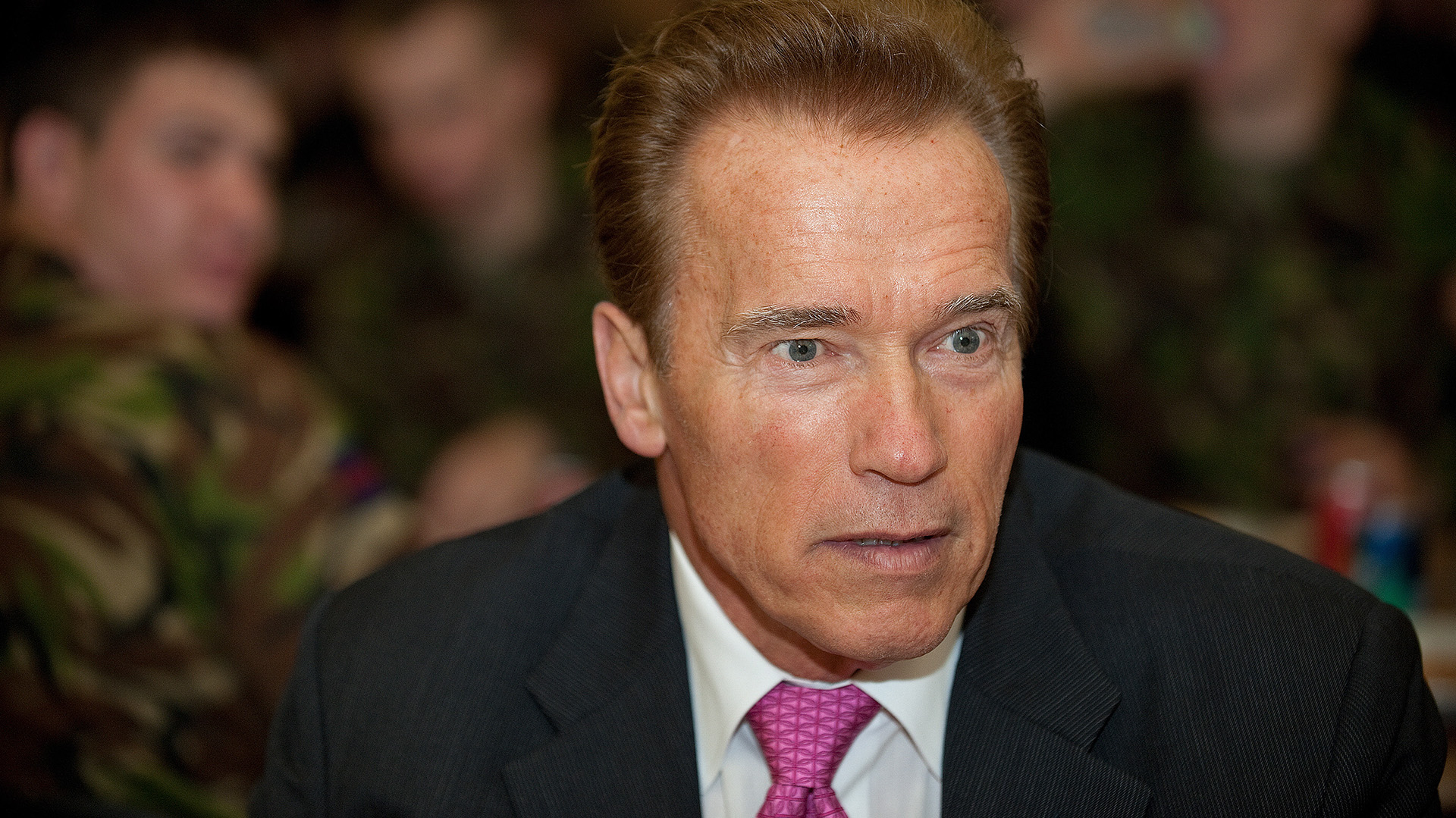 El avión que transportaba a Arnold Schwarzenegger aterrizó de emergencia