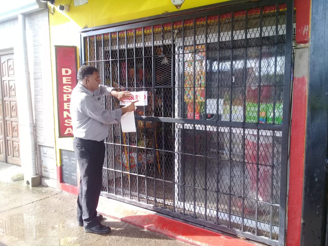 Clausura La Municipalidad de Santa Fe clausuró ayer cuatro puestos de venta que no contaban con autorización para la comercialización de pirotecnia autorizada.
