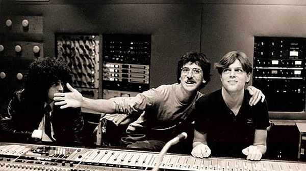 La historia de Clics Modernos, el disco de Charly Garcia que mandó al rock  argentino al futuro | Radio EME