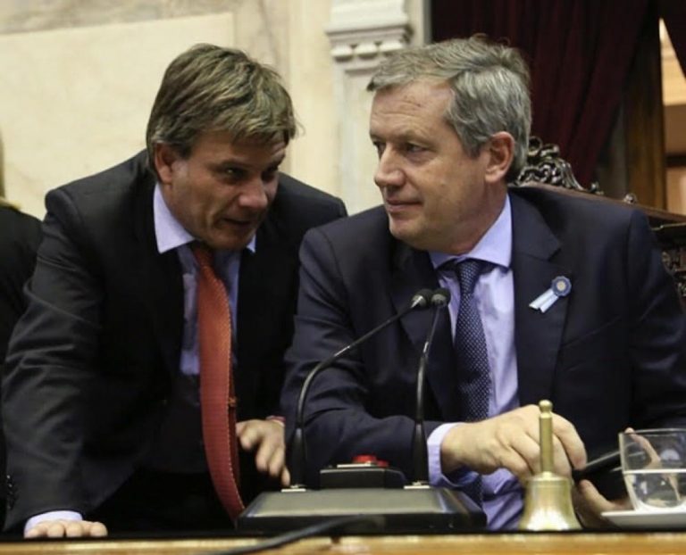 Eduardo Ezequiel Figueroa, amigo de confianza y chofer oficial del presidente de la Cámara de Diputados de la Nación, Emilio Monzó, está acusado de vender y repartir cocaína, marihuana y otras sustancias con el auto oficial de Diputados.