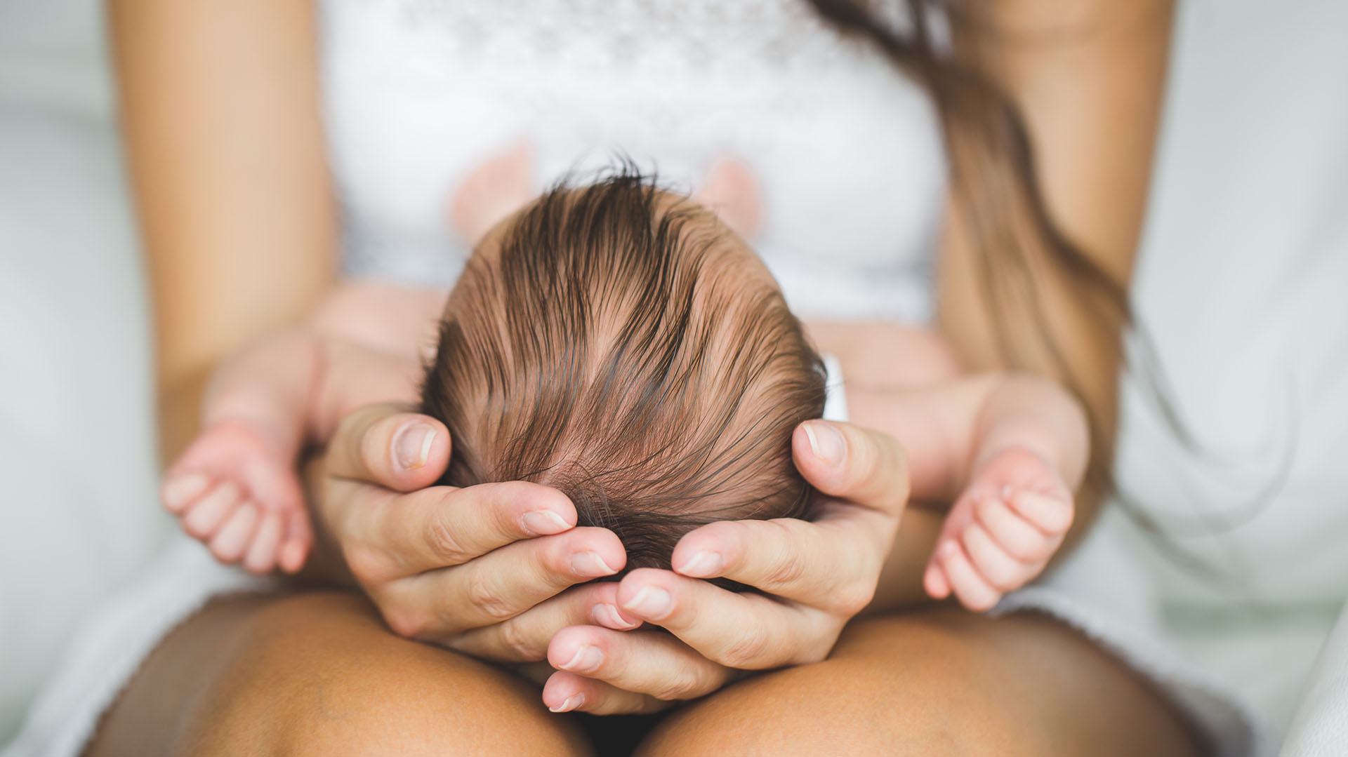 En la Ciudad de Buenos Aires, uno de cada once bebés recién nacidos es reconocido solo por la madre