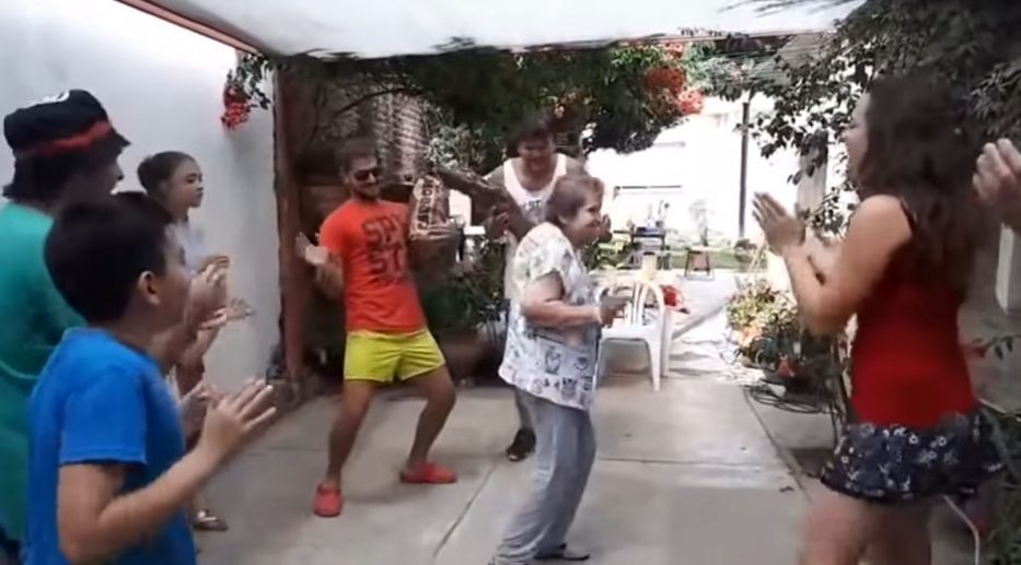 video-viral-rosarino-leña-carbon-933x517