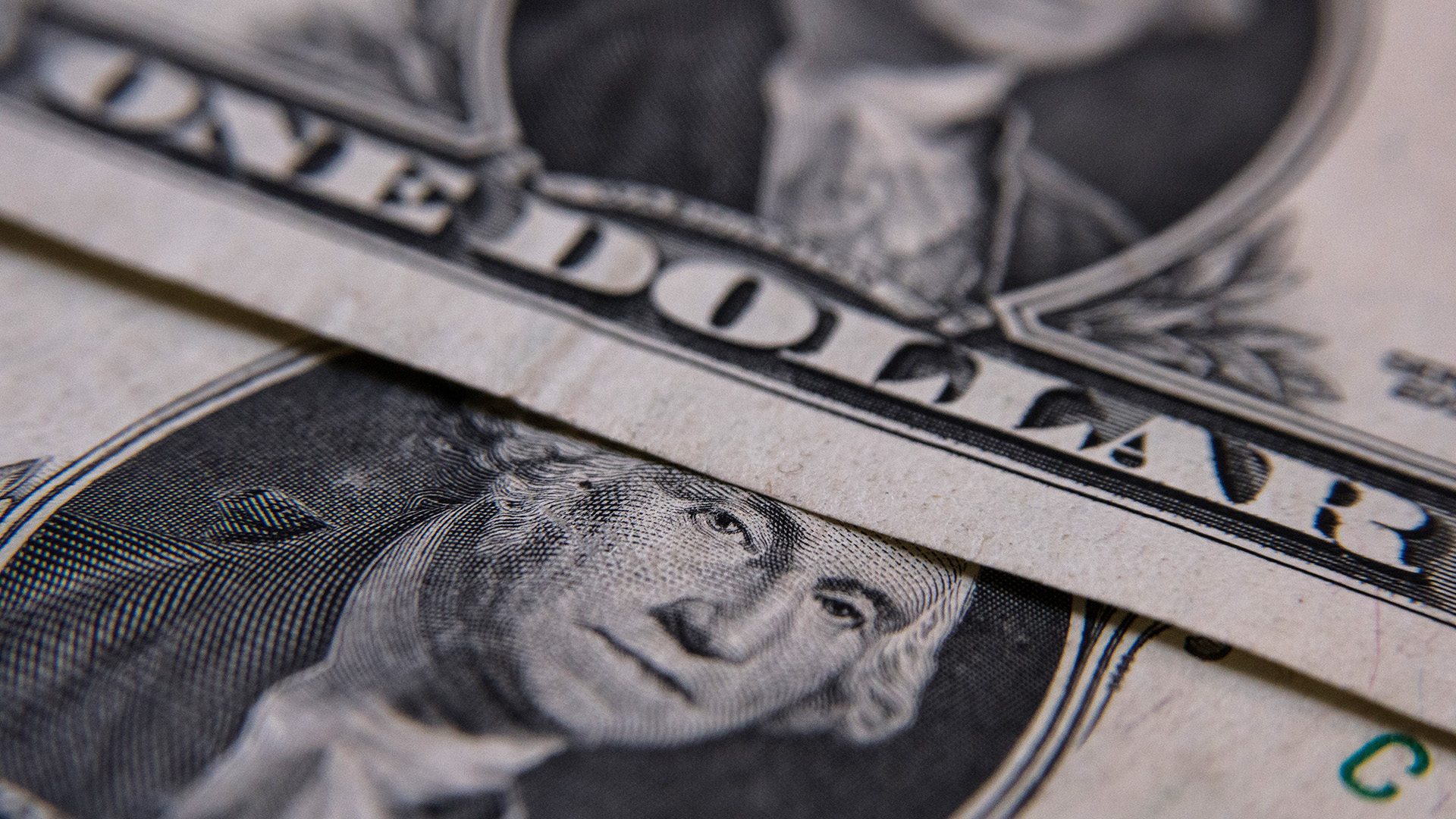 El dólar sube por cuarta jornada seguida y toca un precio máximo histórico