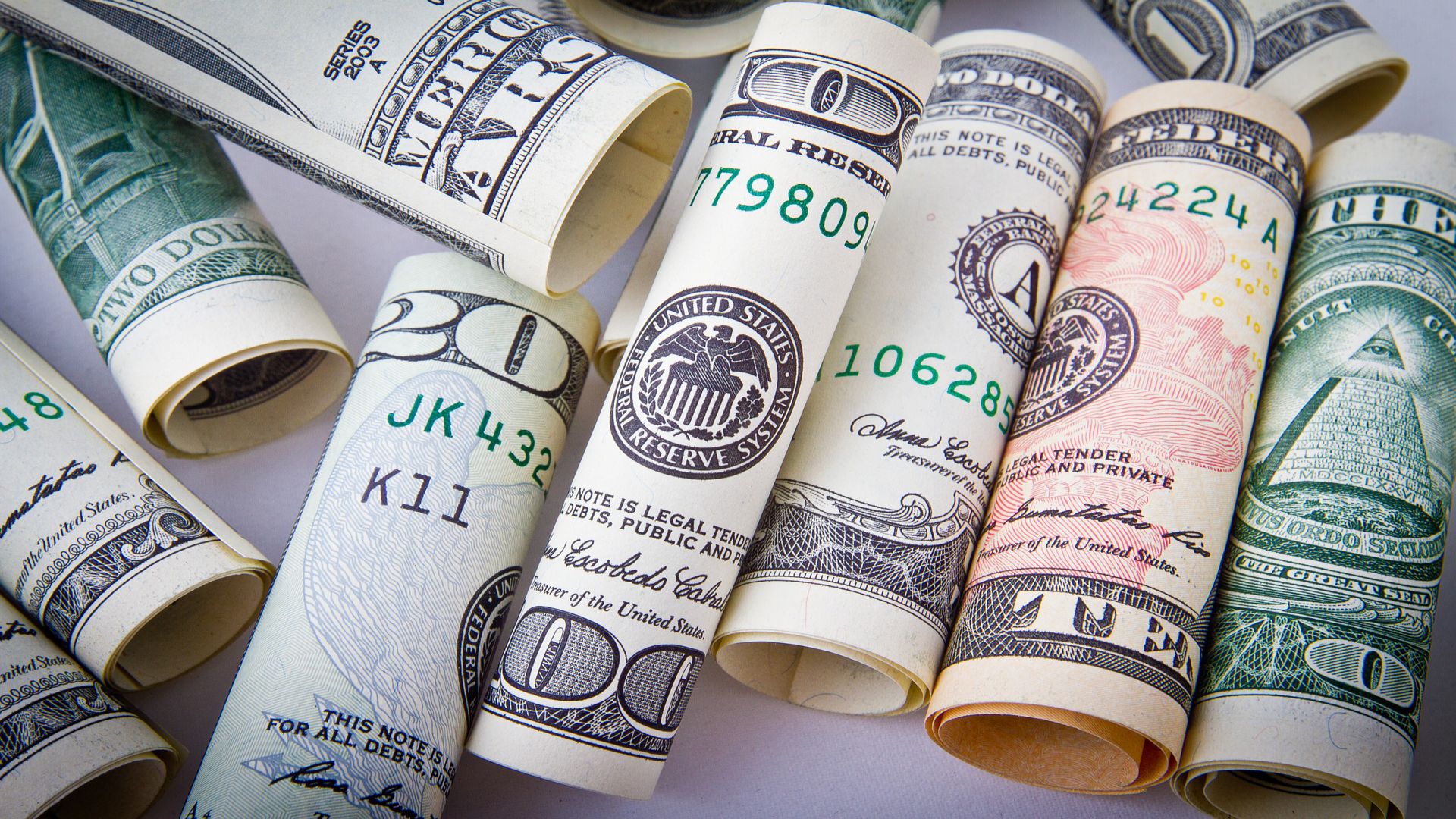El dólar terminó jornada fortalecido frente a la moneda mexicana, cerró en 19