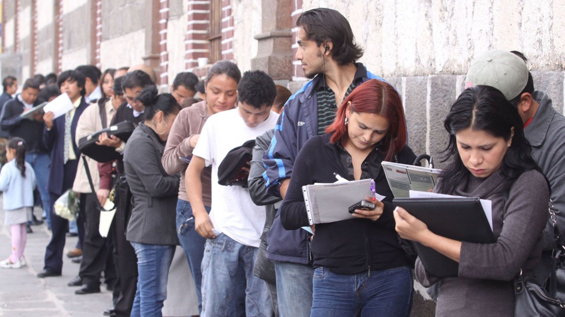 El mercado de trabajo no da señales de recuperación del empleo registrado