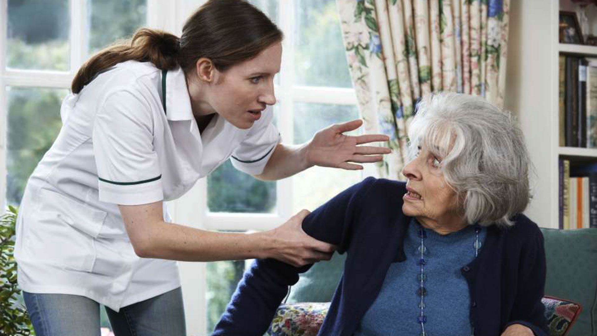 El síndrome de colapso del cuidador es una de las principales causas del maltrato a los ancianos