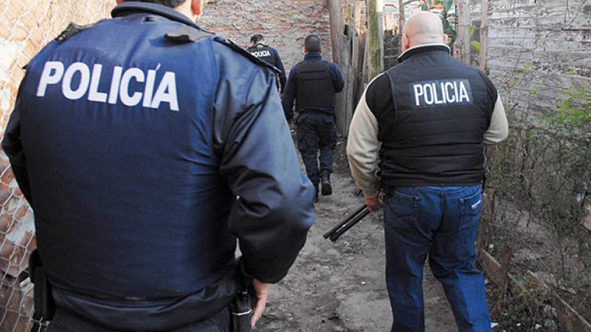 Azul: un policía de la Bonaerense y otro de la Federal fueron baleados en un confuso episodio