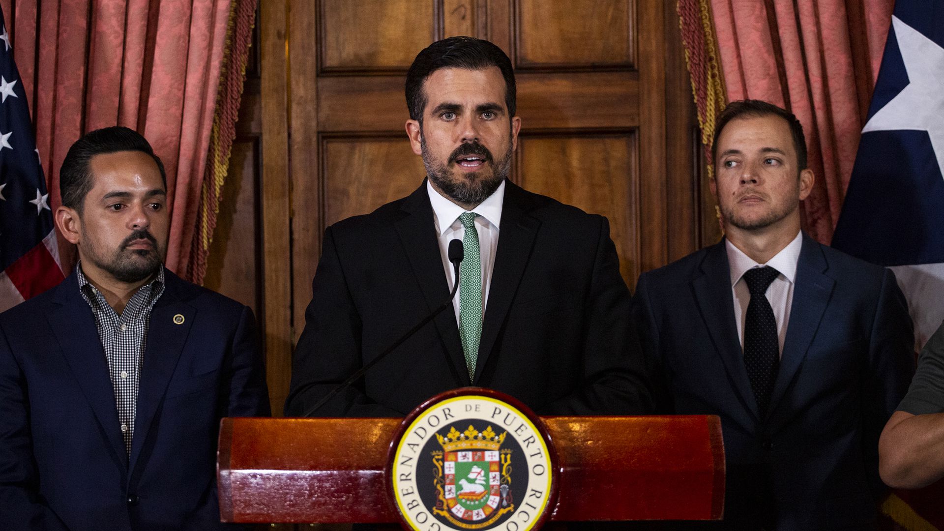 Renunció el gobernador de Puerto Rico por el escándalo "chatgate"