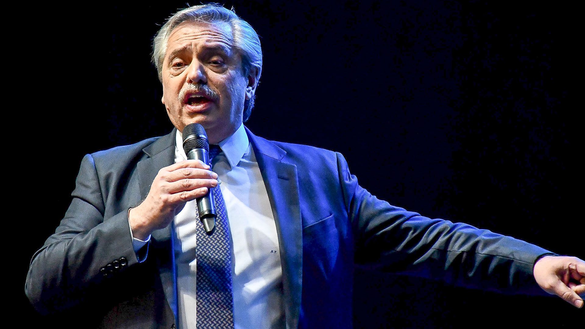 El Presidente intentó un contacto con Alberto Fernández, quien descartó un encuentro: "No tiene sentido que nos reunamos"