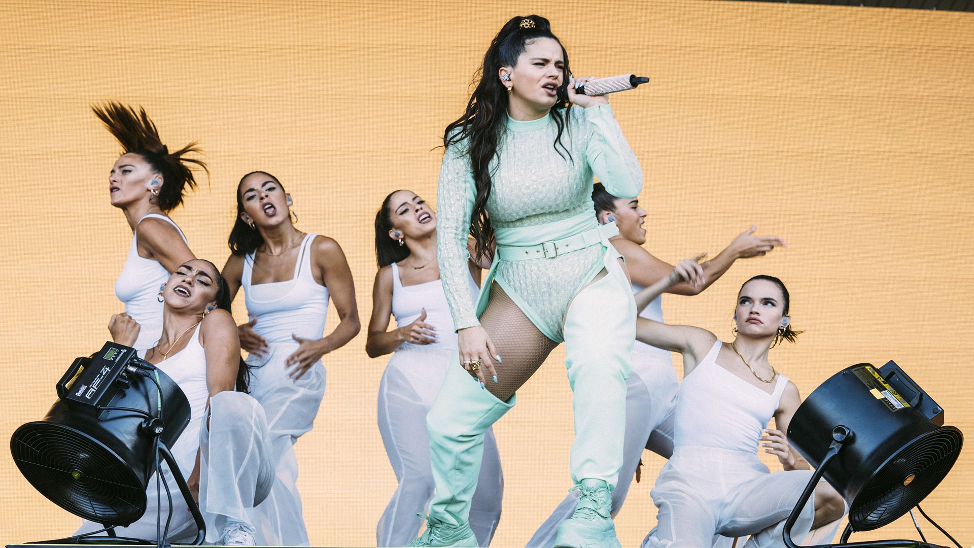 Rosalía, Ariana Grande y el pop que empodera, en el cierre del Lollapalooza Chicago