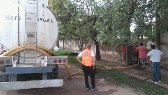 Protección-Civil-entrega-agua-en-Pozo-Borrado
