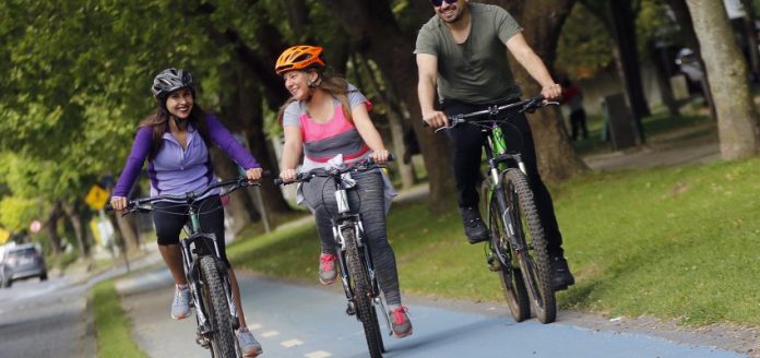Andar-en-bicicleta-rodar-feliz-y-con-seguridad-850x400
