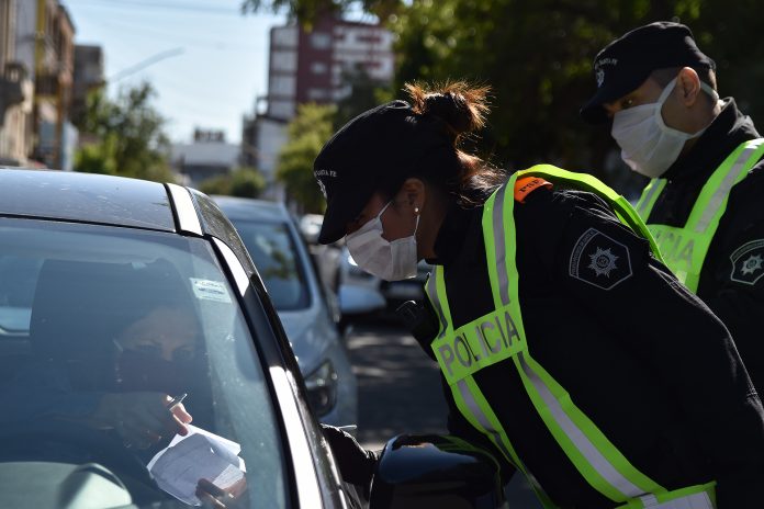 Policia Cuarentena