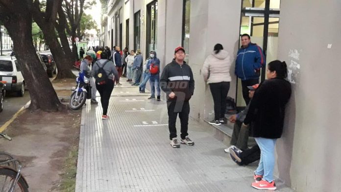 La sucursal del Banco Santa Fe en Mendoza y 25 de Mayo
