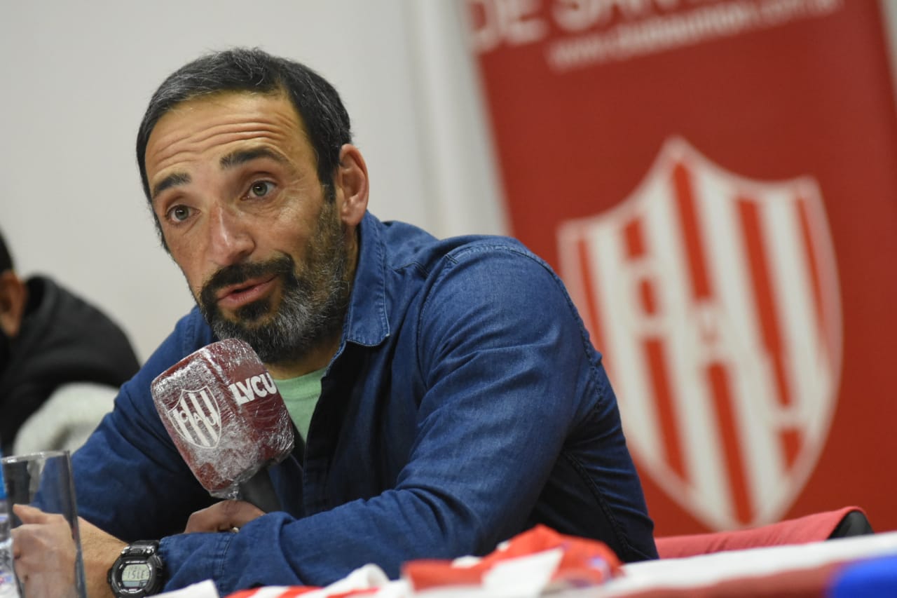 Juan Manuel Azconzábal, entrenador de Unión