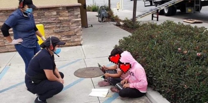 nenas-usan-wifi-de-un-restaurante-portada