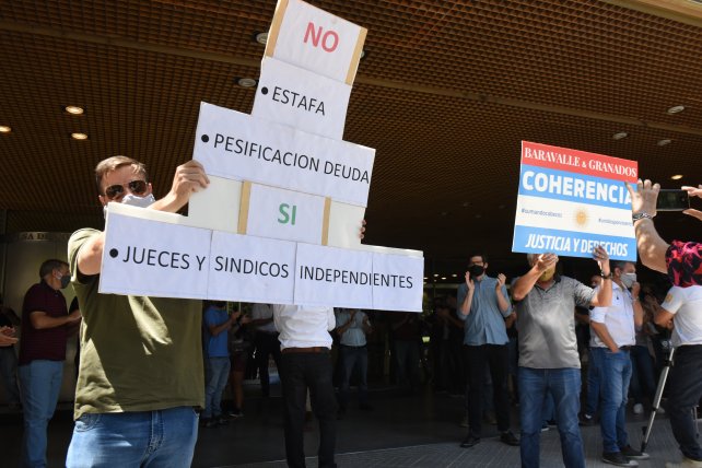 acreedores-vicentin-protestaron-frente-la-bolsa-comercio-el-miercoles-pasado-la-empresa-debe-us-1400-millones