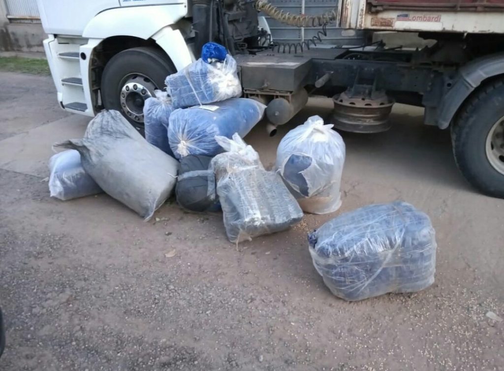 Dos personas detenidas por transportar más de 1.000 kilos de hojas de coca