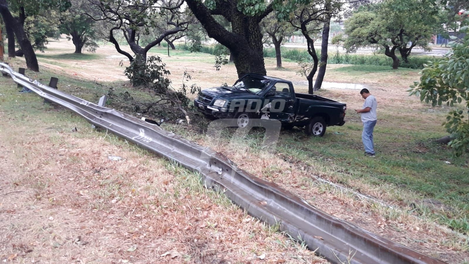 Otro despiste: un conductor perdió el control de la camioneta y chocó ...