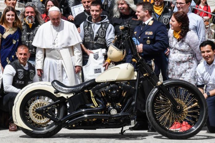 papa-francesco-harley-davidson