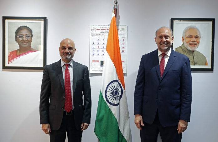 PEROTTI-BHATIA-EMBAJADA-INDIA