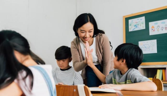 DOCENTE CHINA
