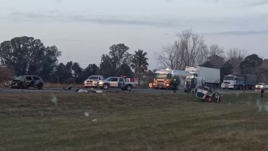 Tres muertos y una herida de gravedad en un fuerte choque frontal en la ...