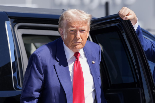 DONALD TRUMP