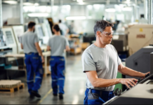 Crecimiento sin empleo: 8 de los 10 sectores de mayor expansión en la era Milei perdieron puestos laborales