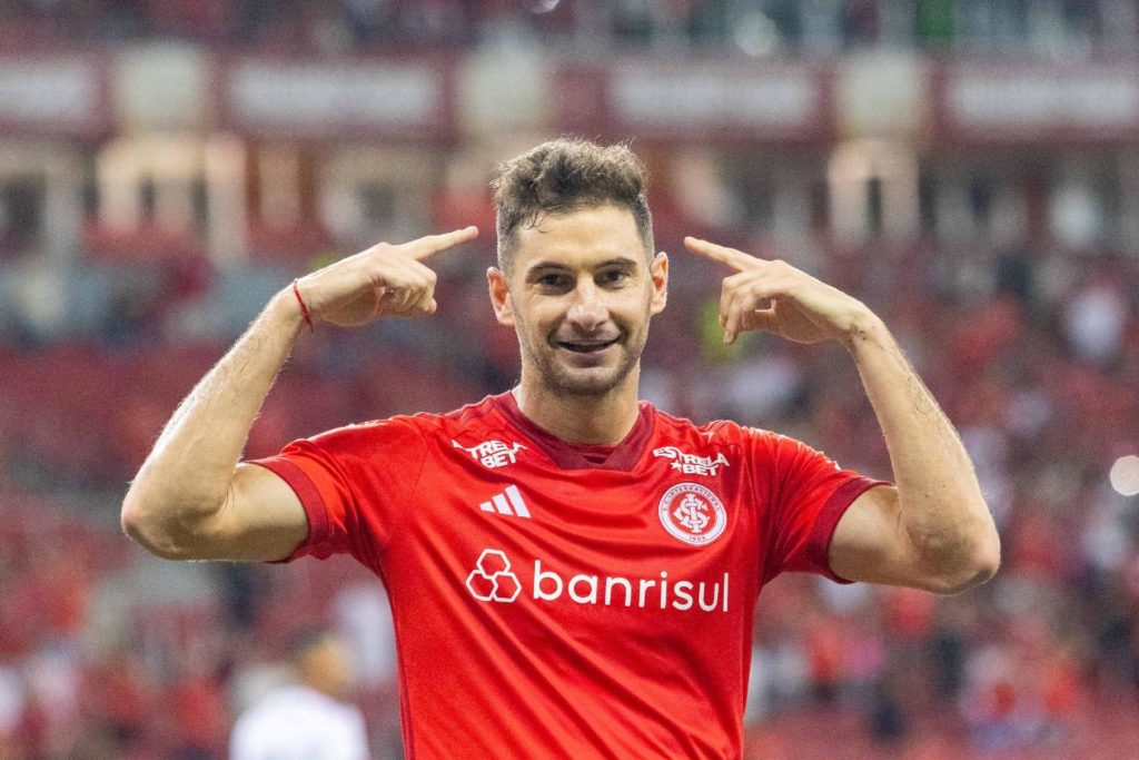 Lucas Alario dejaría el fútbol de Brasil
