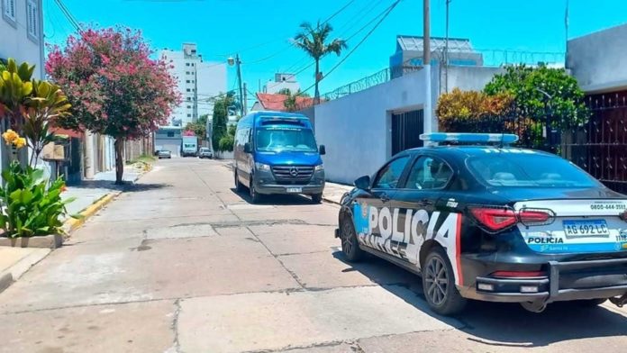 POLICIA BARRIO ESCALANTE