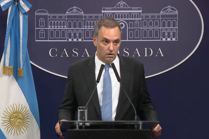 923533-adorni-captura